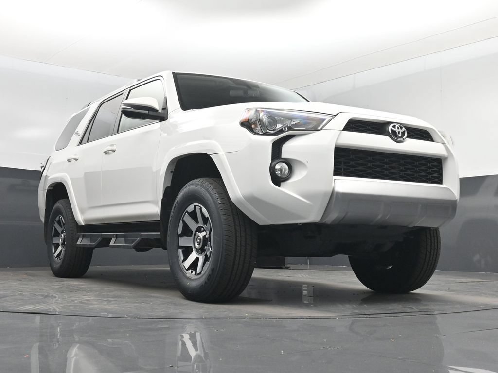 Used 2018 Toyota 4Runner TRD Off-Road Premium AWD/4WD image 32