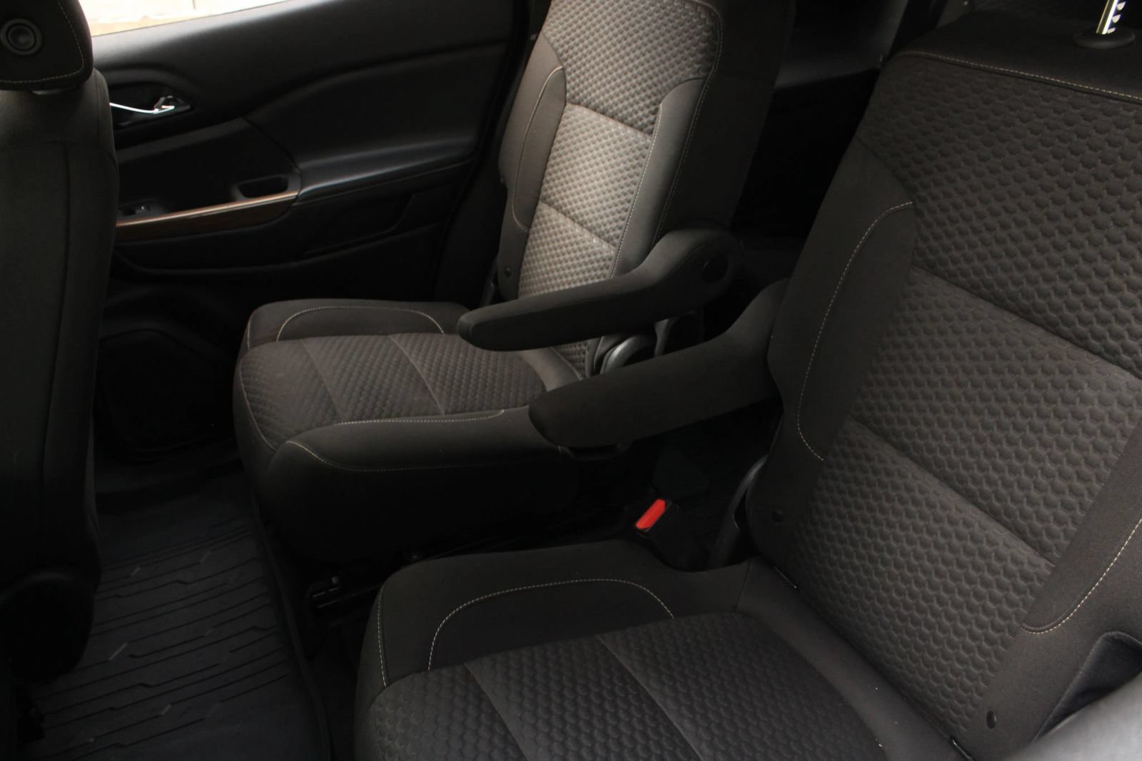 Used 2019 GMC Acadia SLE w/ LPO, Floor Liner Package FWD image 19