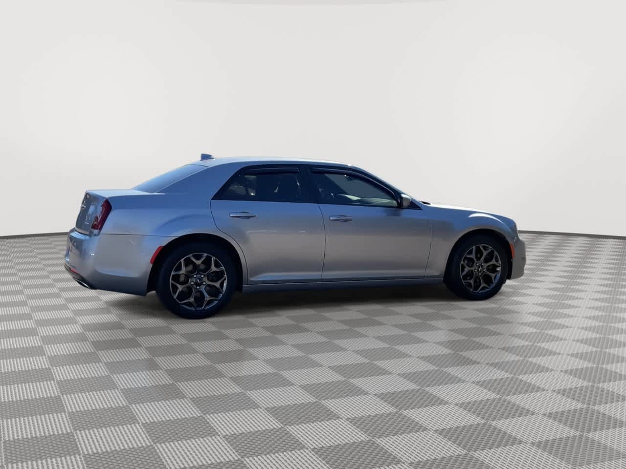 Used 2018 Chrysler 300 S AWD/4WD image 9
