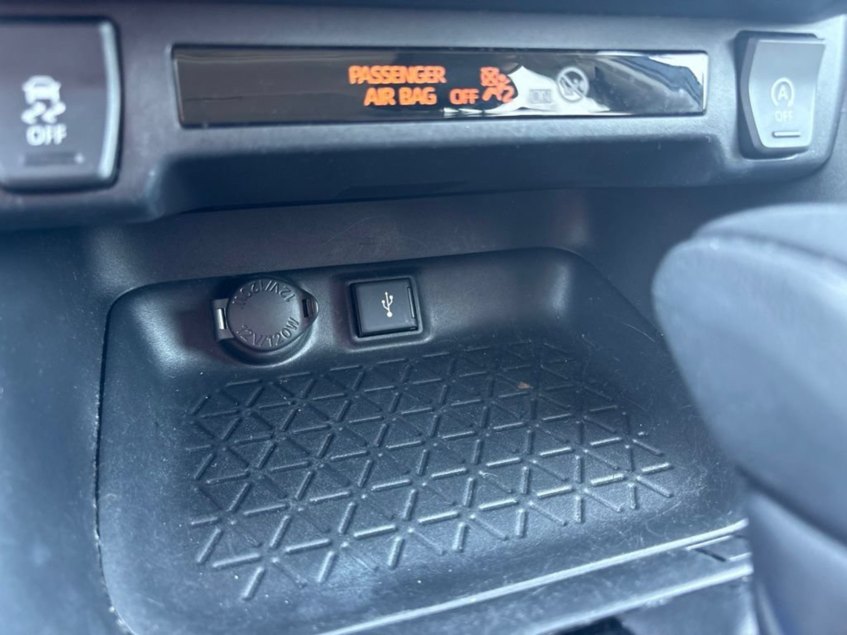 Used 2021 Toyota RAV4 XLE w/ Convenience Package FWD image 15