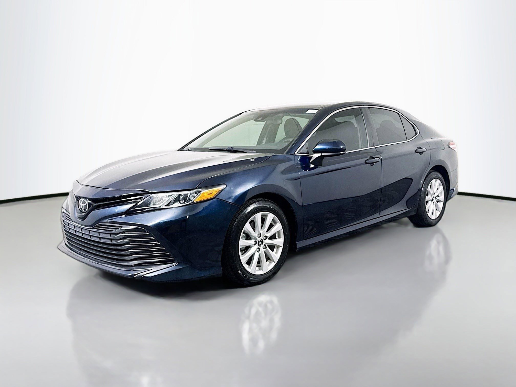 Used 2019 Toyota Camry LE FWD image 4