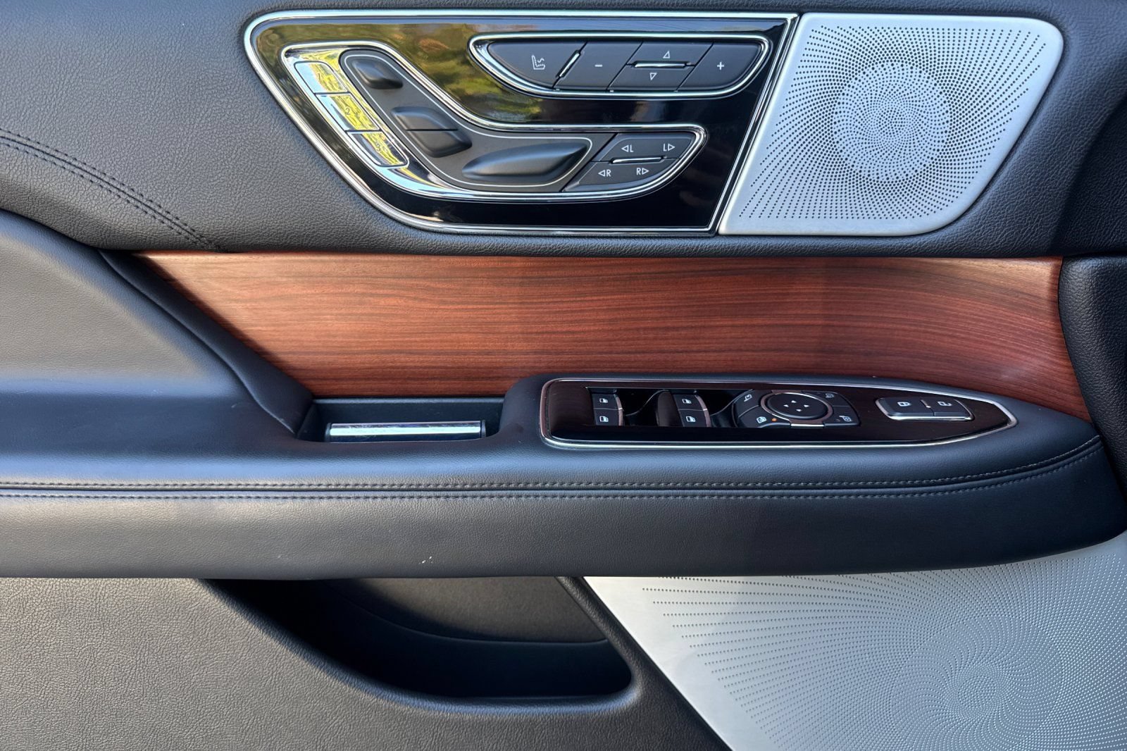 Certified 2021 Lincoln Navigator Reserve AWD/4WD image 11