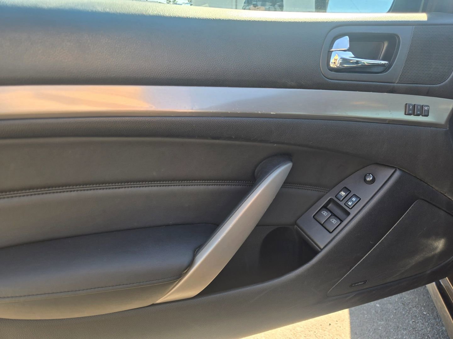 Used 2010 INFINITI G37 Journey w/ Premium Pkg image 9