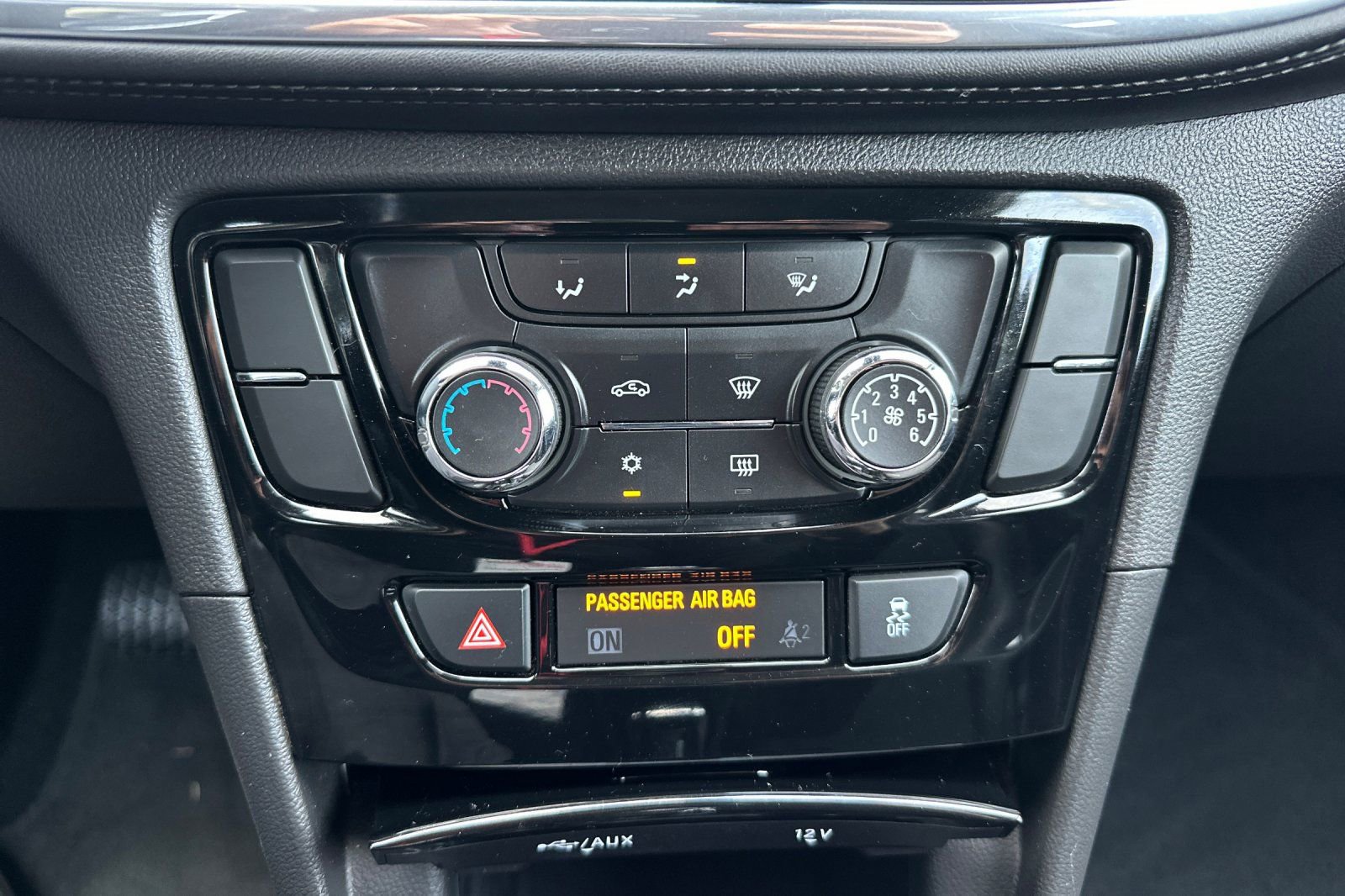 Used 2020 Buick Encore Preferred image 26
