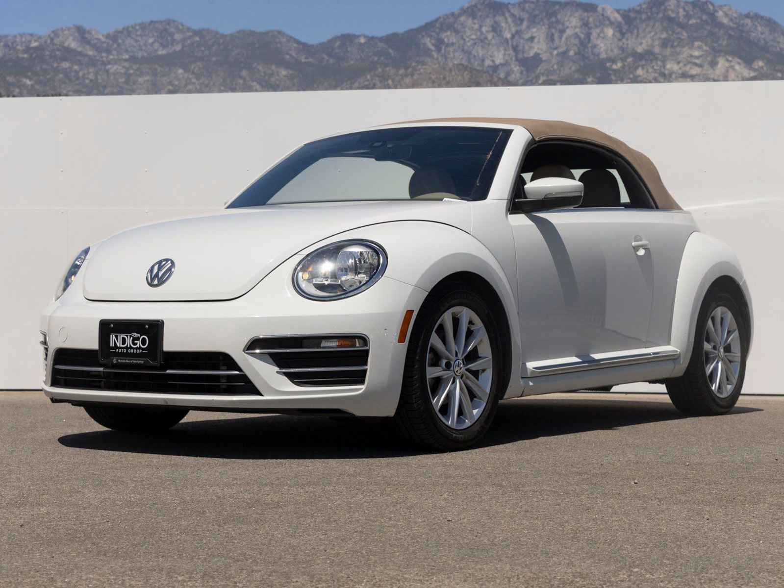Used 2019 Volkswagen Beetle 2.0T SE FWD image 1