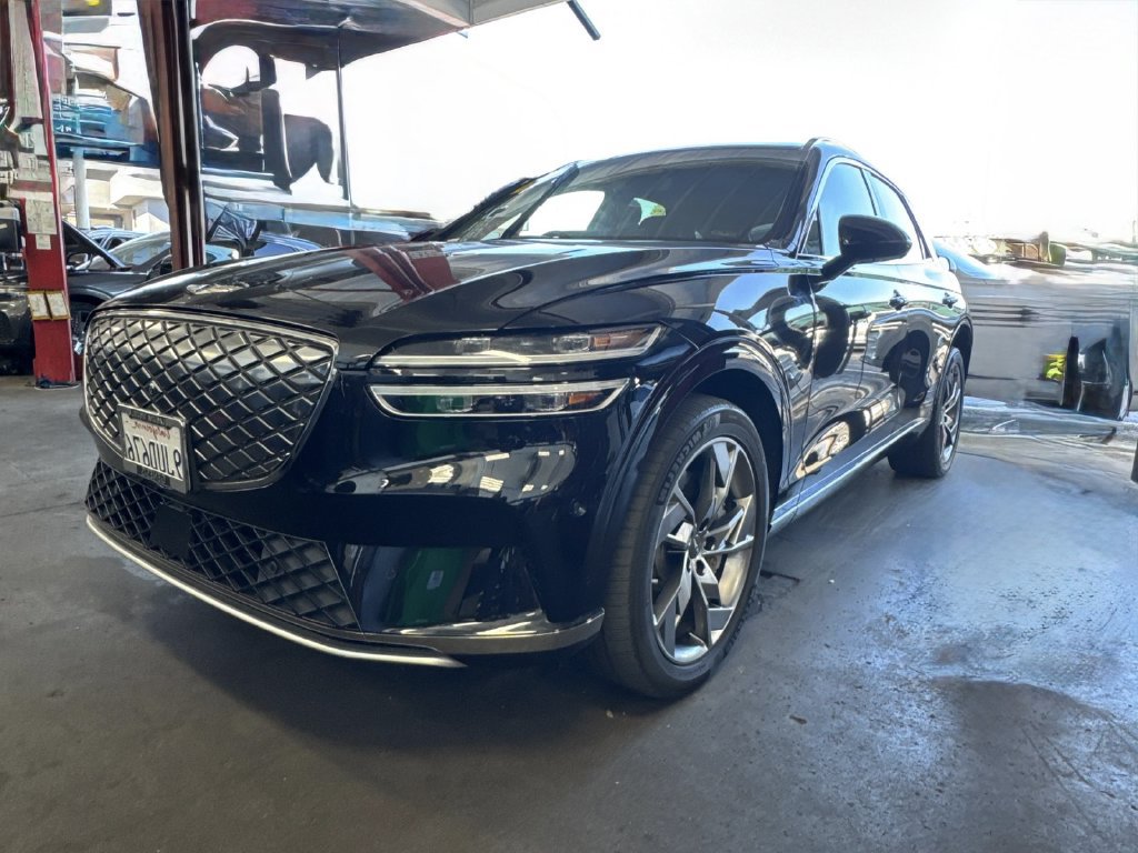 Used 2024 Genesis Electrified GV70 AWD/4WD image 2
