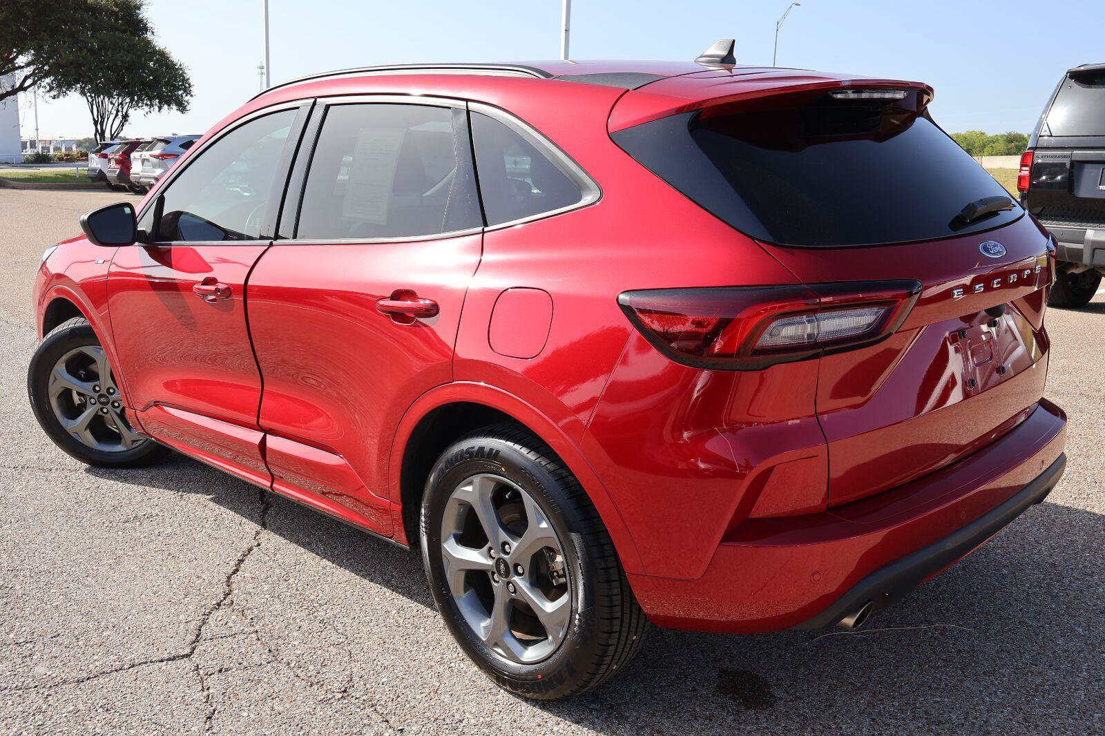 Used 2023 Ford Escape ST-Line w/ Tech Pack #1 FWD image 5