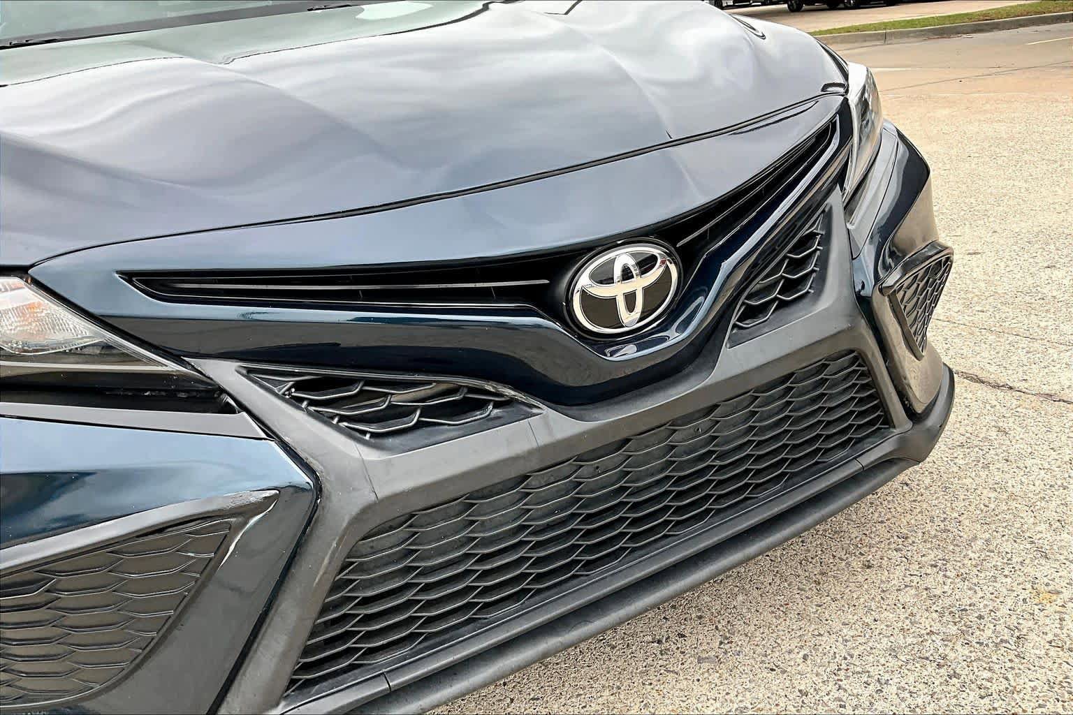 Used 2021 Toyota Camry SE FWD image 29