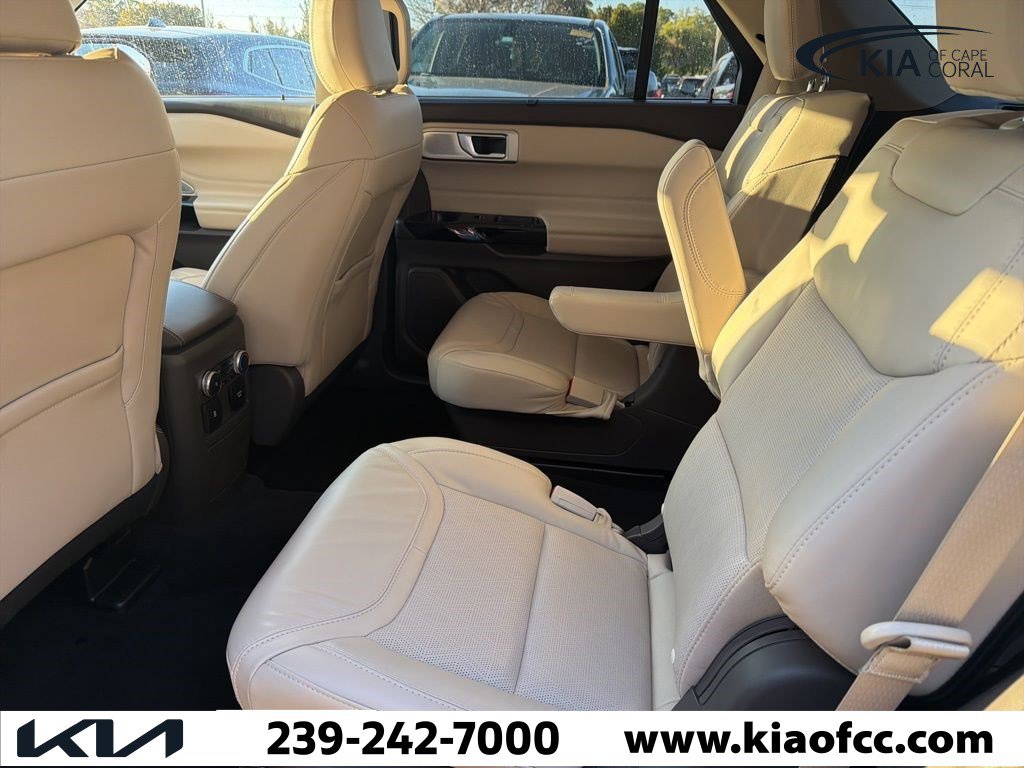 Used 2022 Ford Explorer Platinum w/ Technology Package image 5