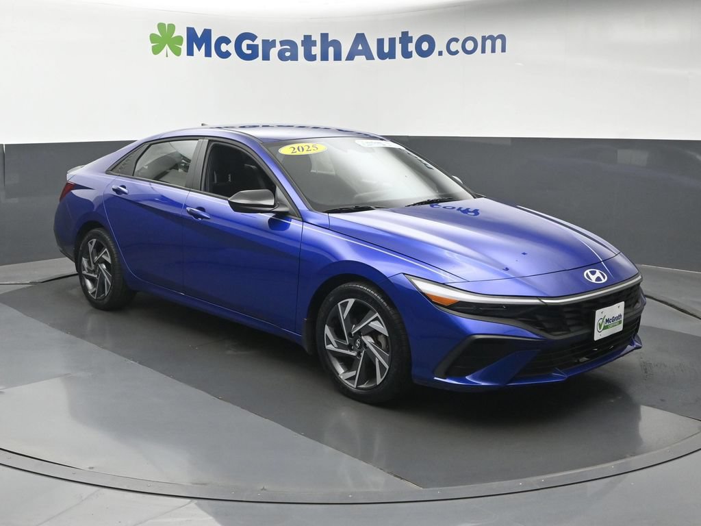 Used 2025 Hyundai Elantra Sport FWD image 2