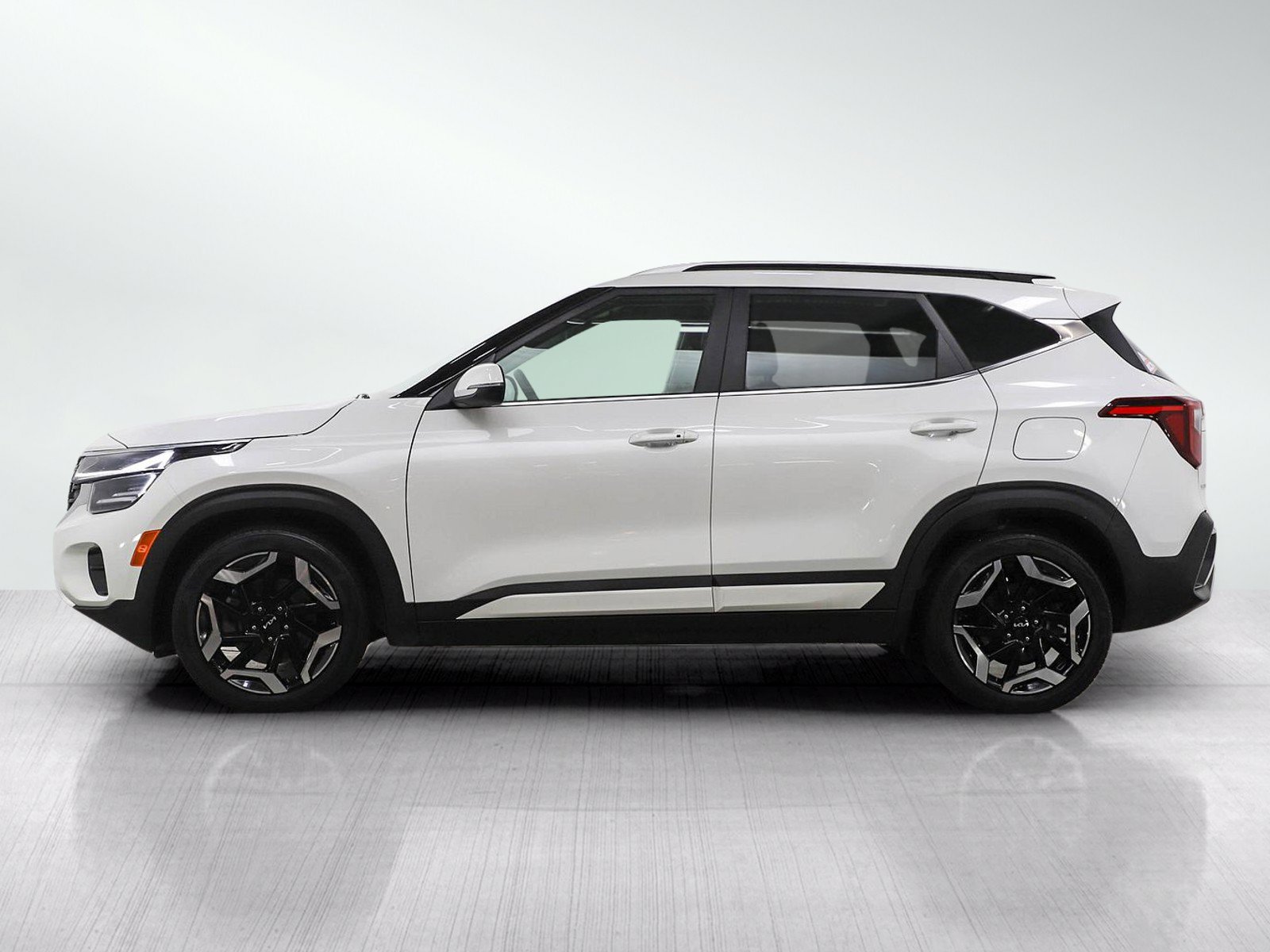 Used 2024 Kia Seltos SX AWD/4WD image 2