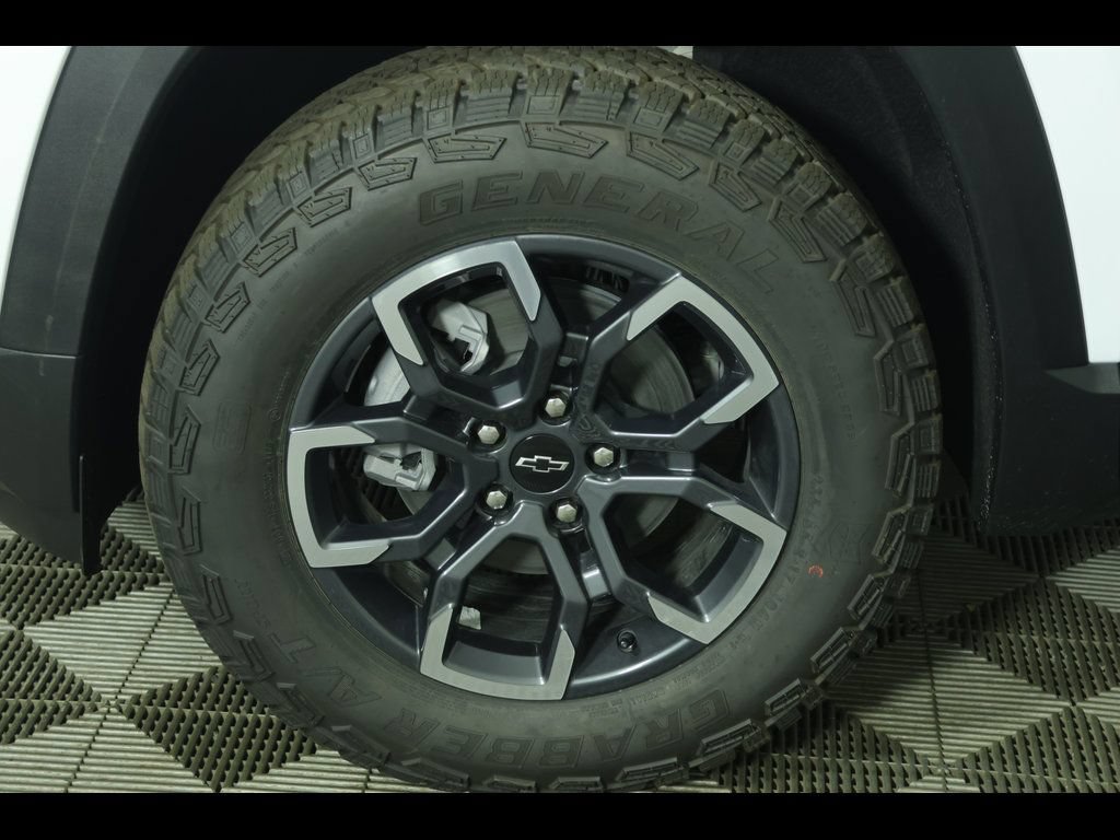 New 2026 Chevrolet Equinox ACTIV w/ Convenience Package III FWD image 6