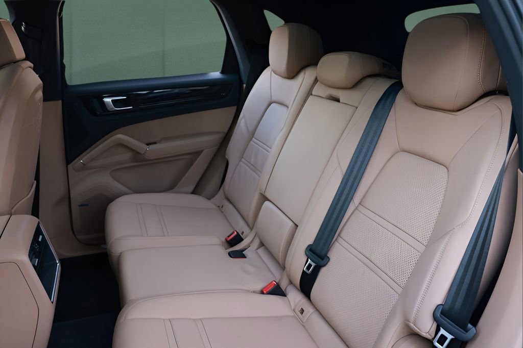 Used 2023 Porsche Cayenne image 10