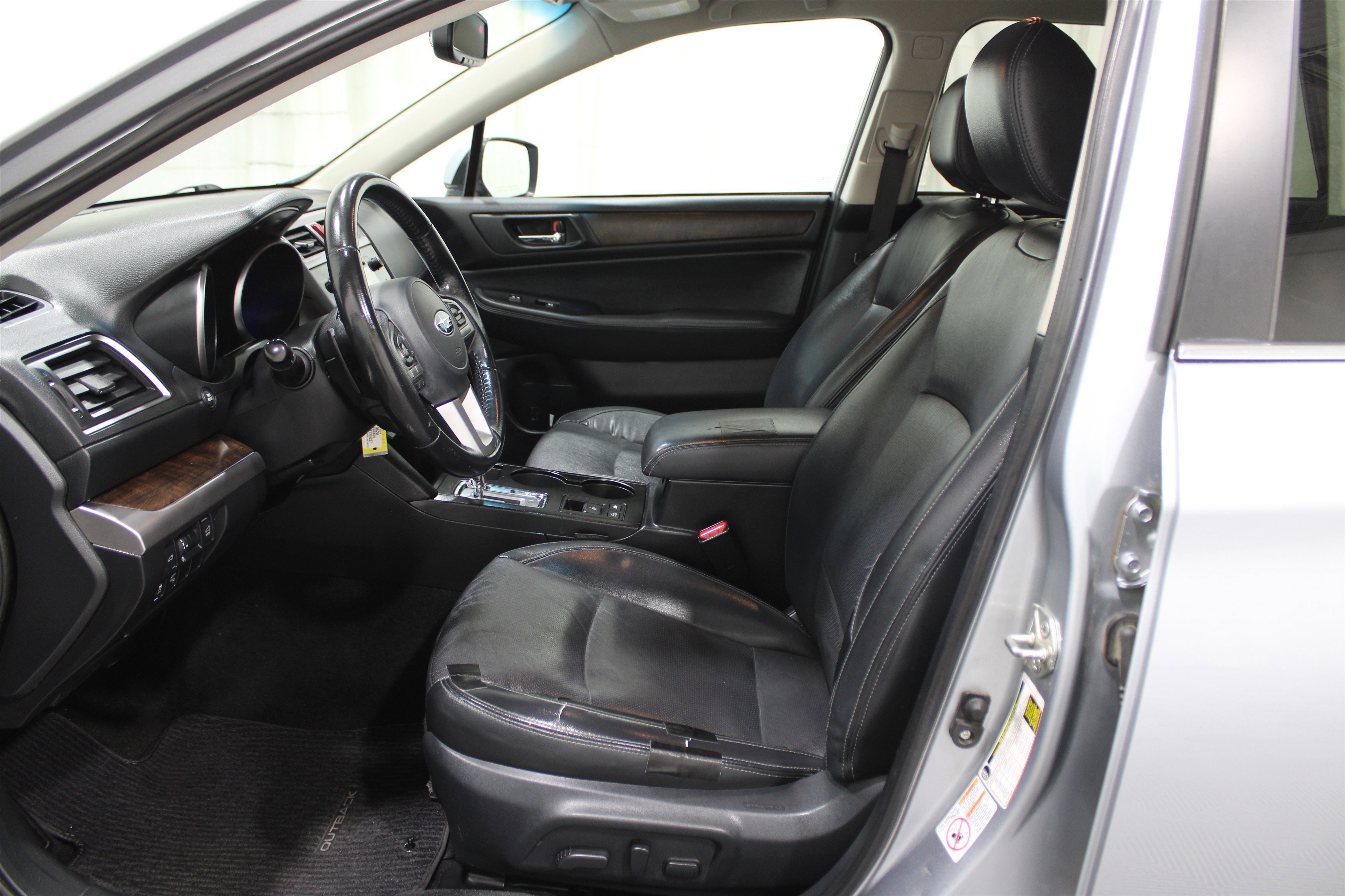 Used 2015 Subaru Outback 3.6R Limited w/ Popular Package #4 image 3