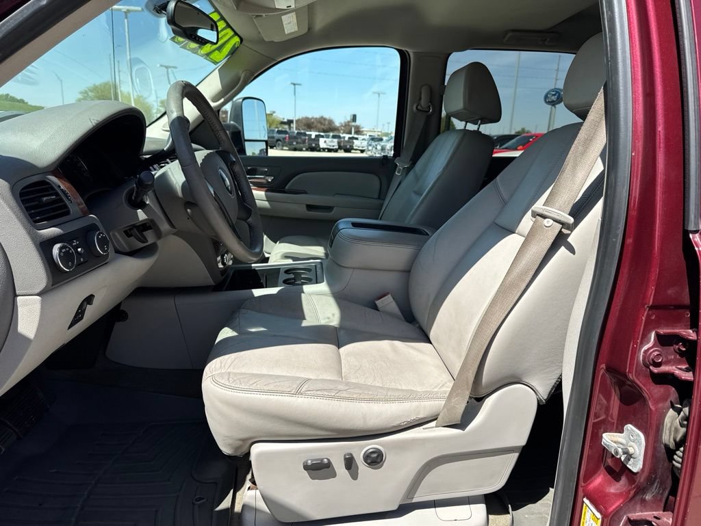 Used 2008 Chevrolet Silverado 2500 LTZ w/ Safety Package AWD/4WD image 17