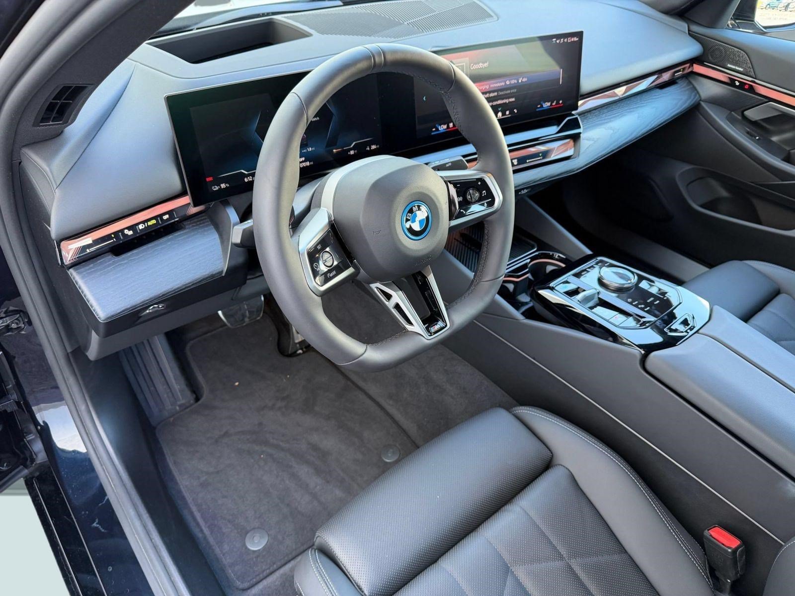Certified 2025 BMW i5 eDrive40i w/ M Sport Package RWD image 4