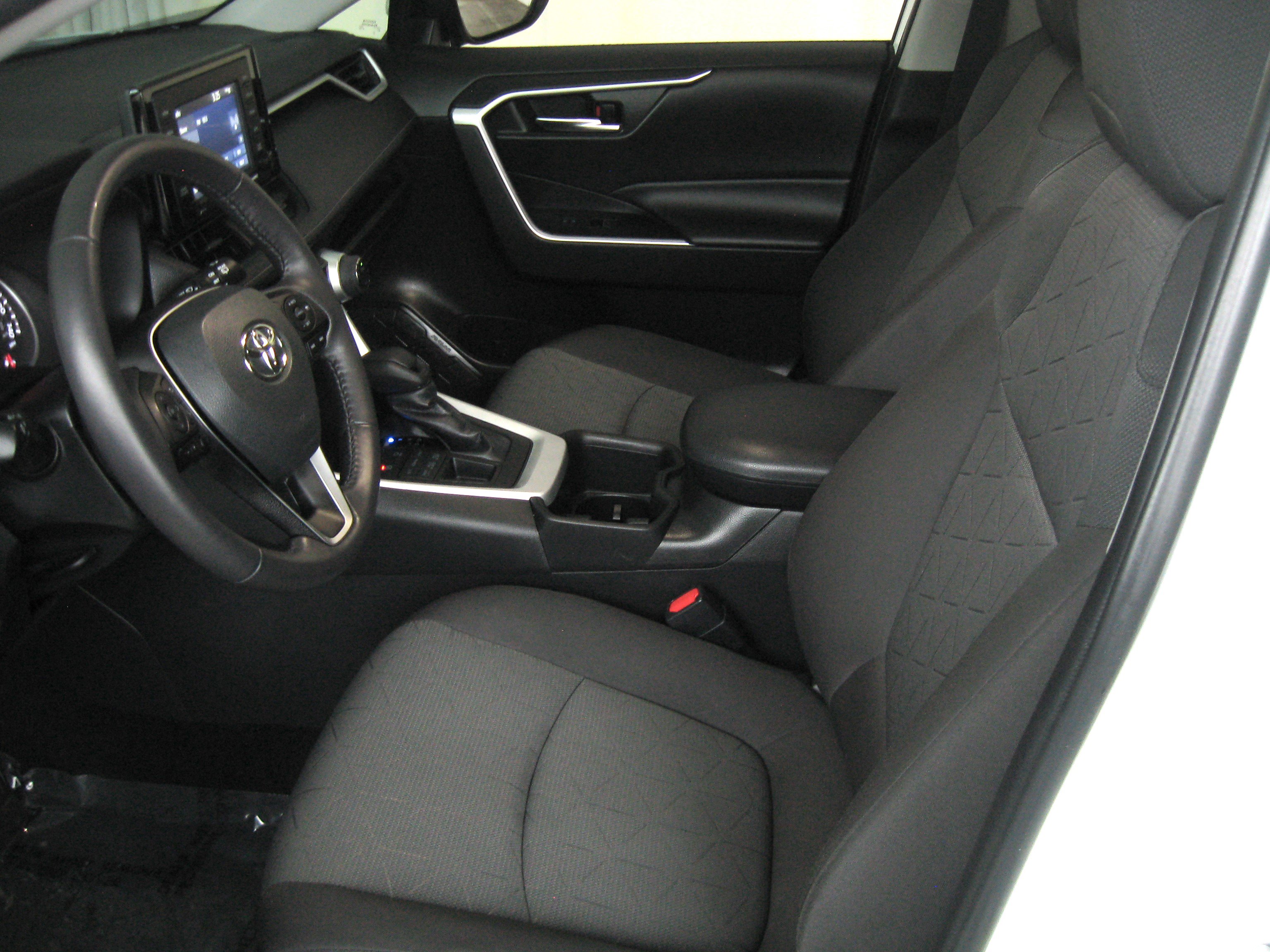Used 2022 Toyota RAV4 XLE image 8