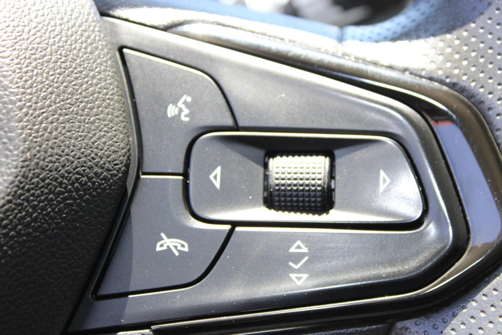 Used 2023 Chevrolet Bolt EUV LT FWD image 18