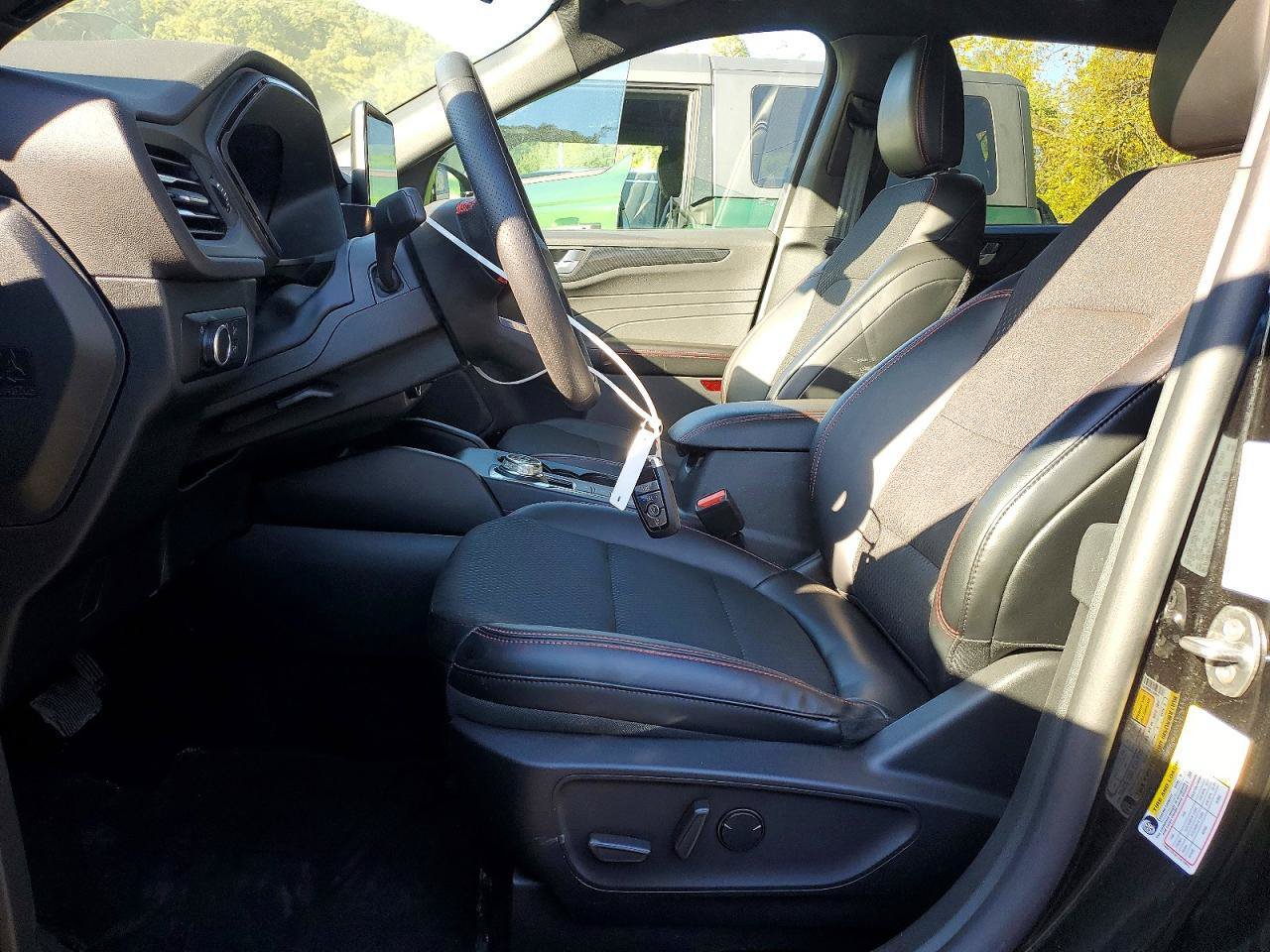 Used 2025 Ford Escape ST-Line AWD/4WD image 6