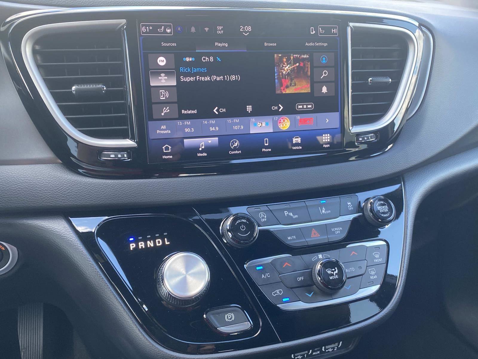 Certified 2025 Chrysler Pacifica Select FWD image 28