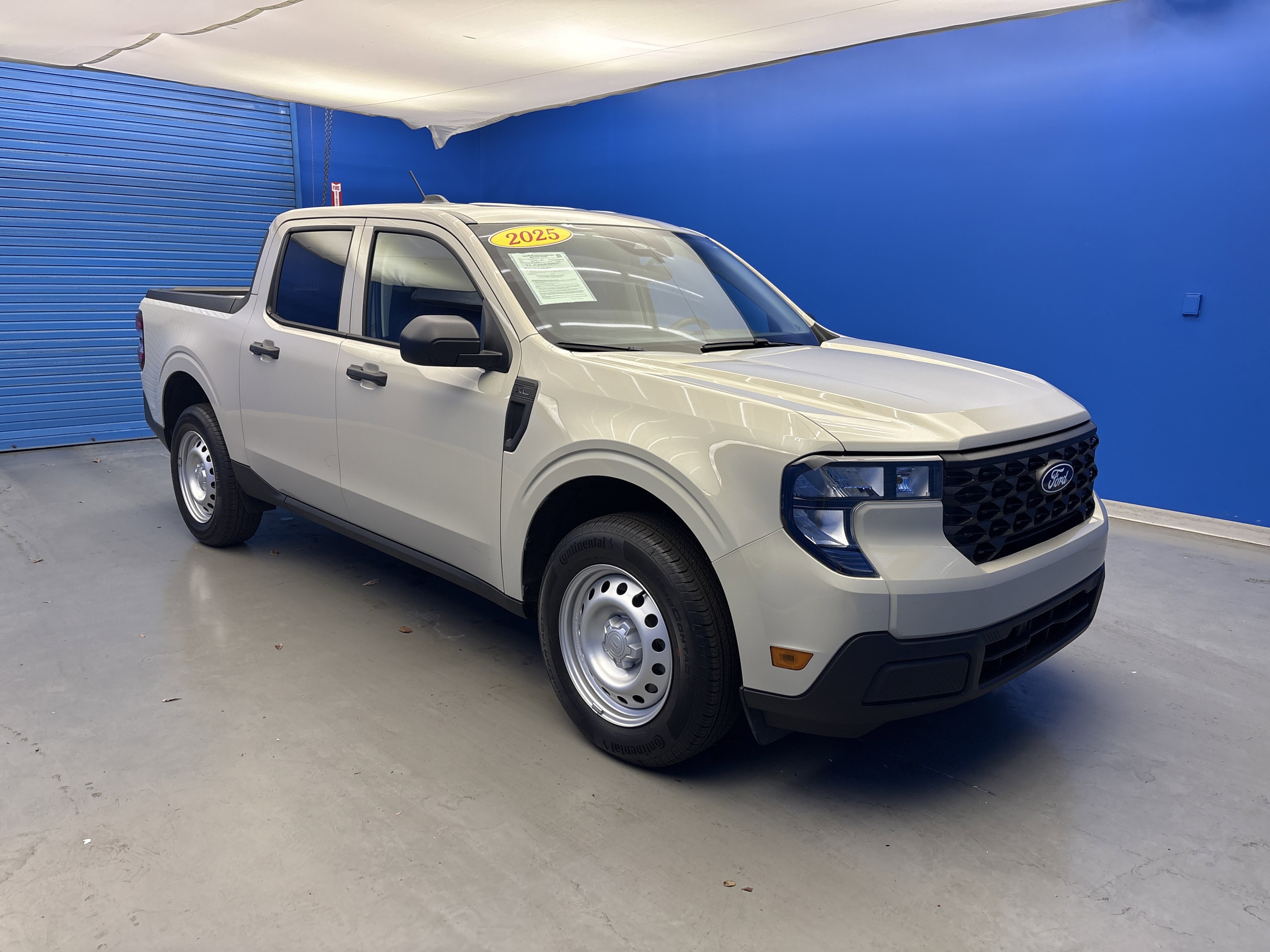 Used 2025 Ford Maverick XL w/ Equipment Group 102A image 2