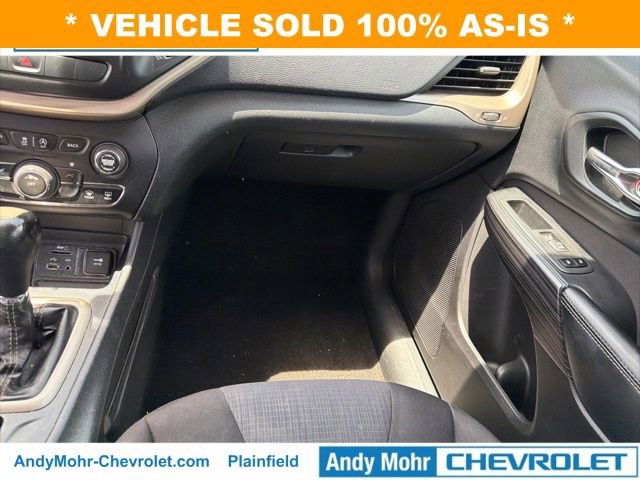 Used 2015 Jeep Cherokee Latitude w/ Cold Weather Group FWD image 23