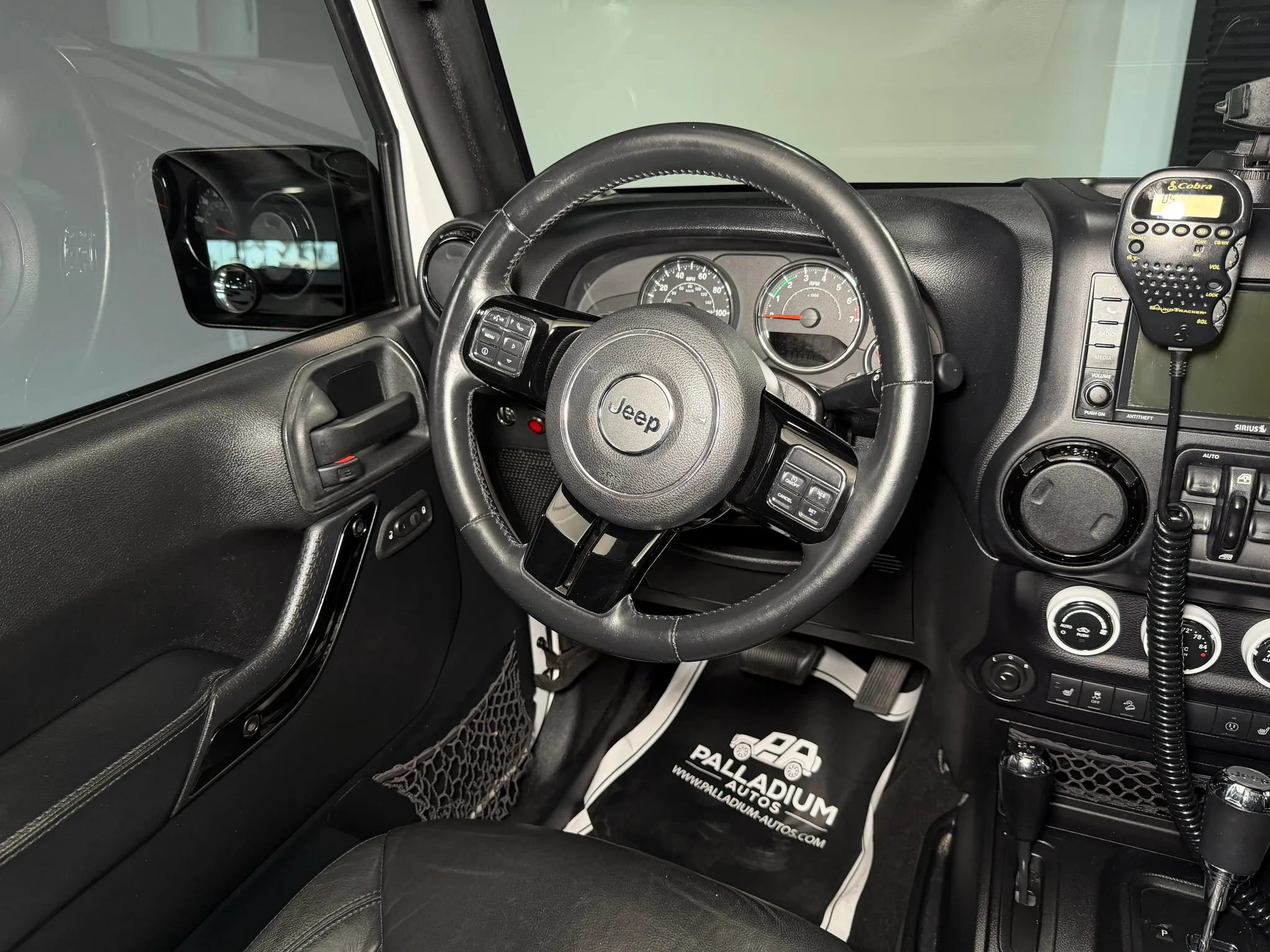 Used 2015 Jeep Wrangler Unlimited Sahara AWD/4WD image 31