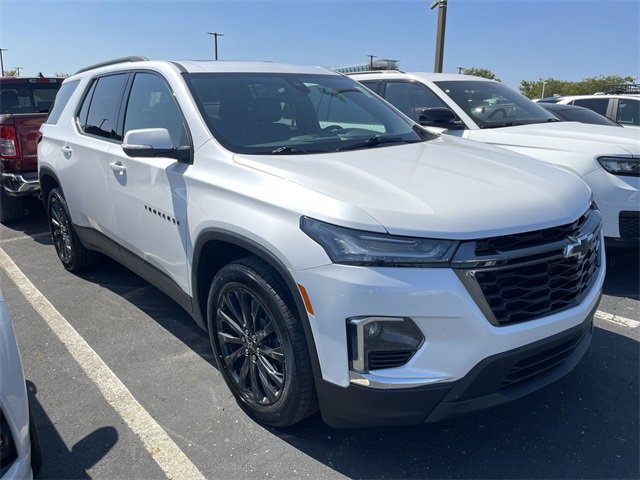 Used 2023 Chevrolet Traverse RS image 2