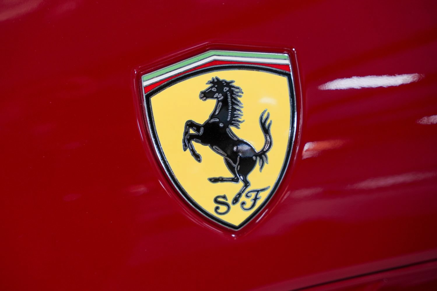 Used 2010 Ferrari California RWD image 18