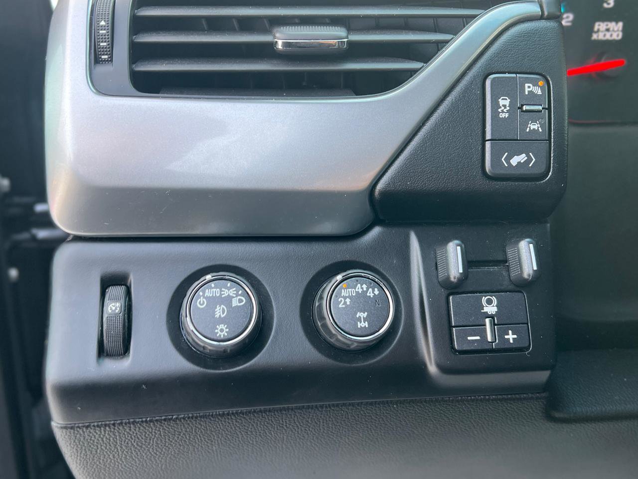 Used 2017 Chevrolet Tahoe LT image 19