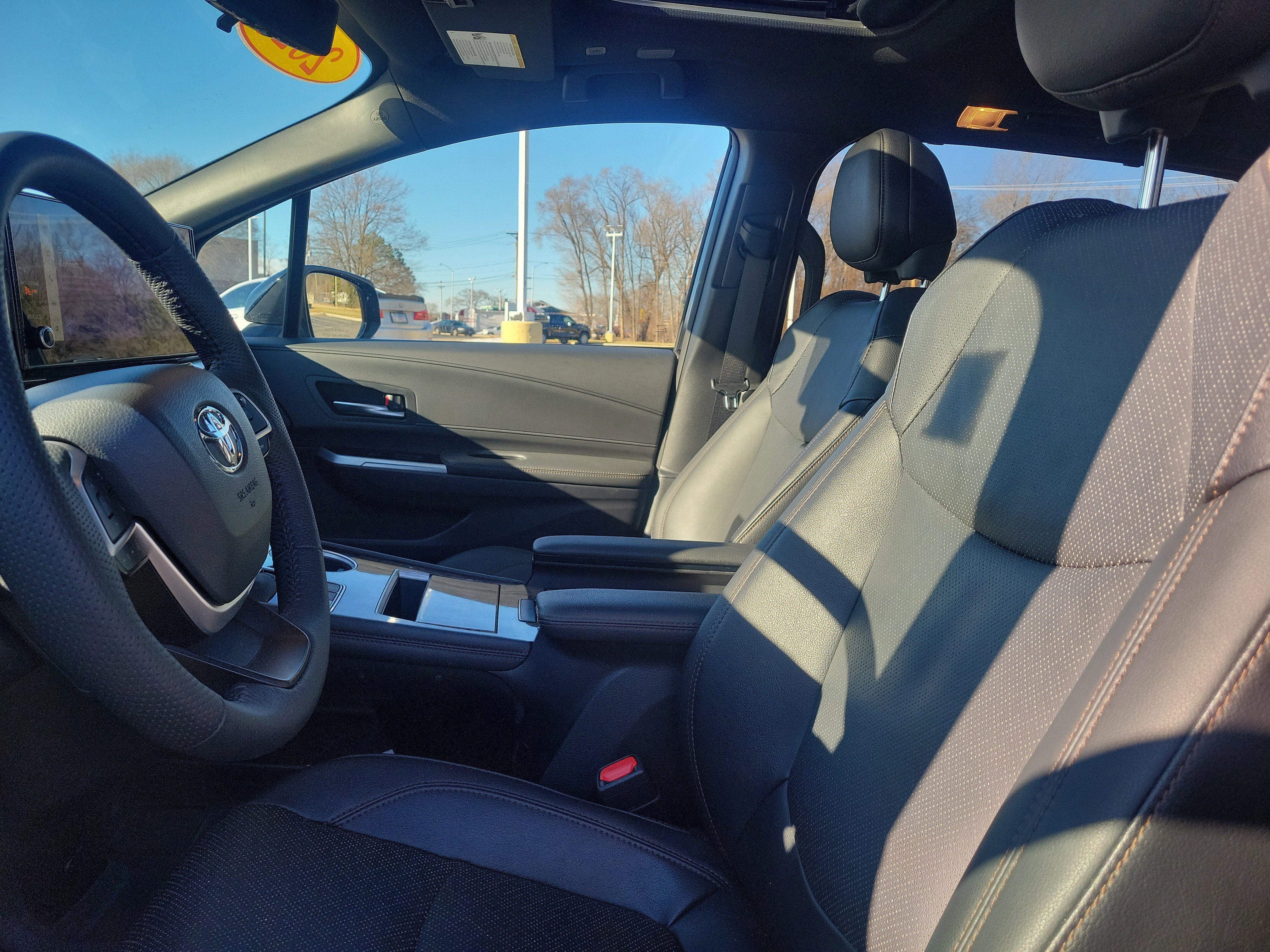 Used 2025 Toyota Sienna Platinum image 15