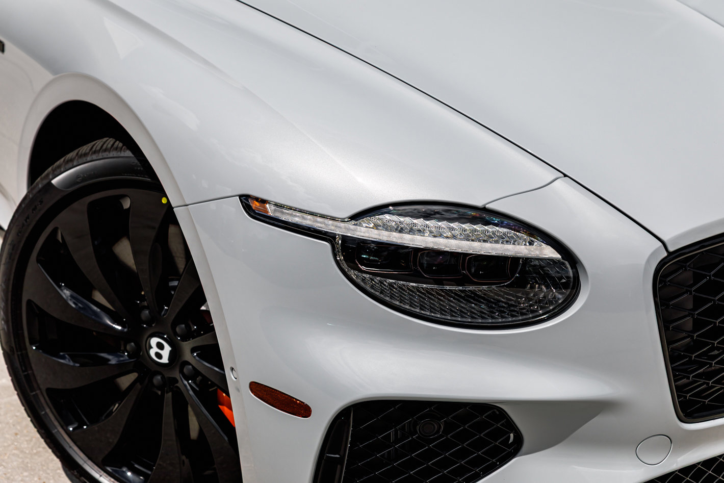 Used 2025 Bentley Continental GTC image 2