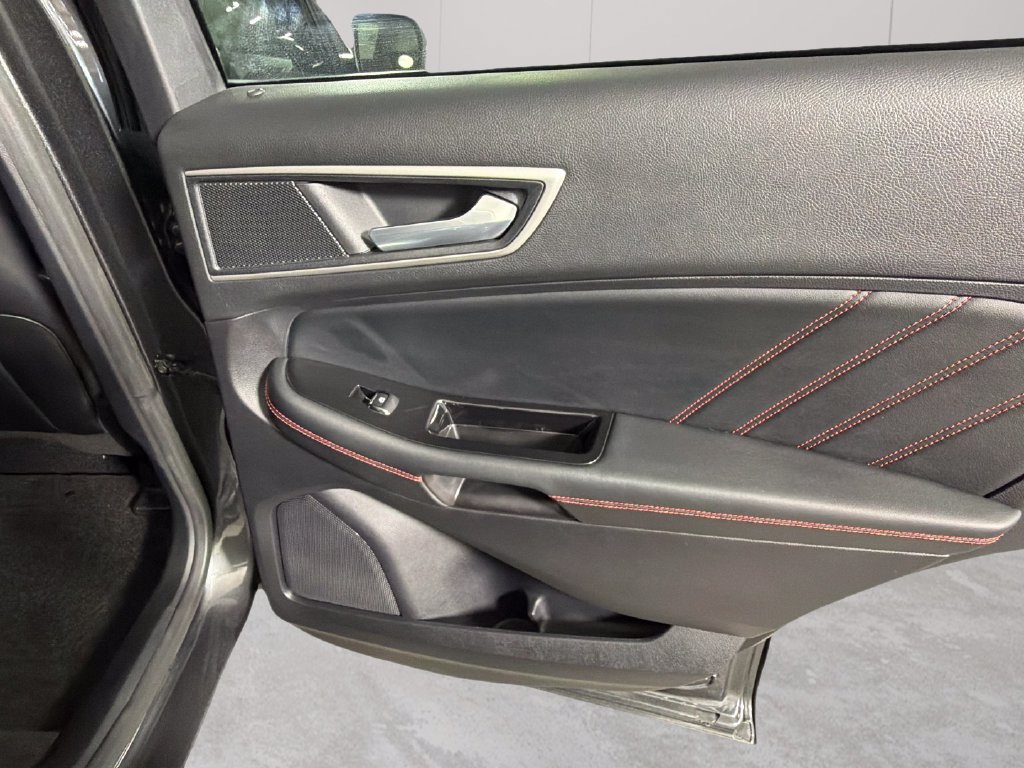 Used 2020 Ford Edge ST-Line FWD image 33