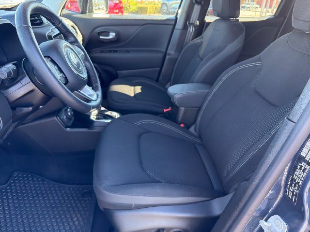 Used 2023 Jeep Renegade Latitude w/ Premium Group AWD/4WD image 10