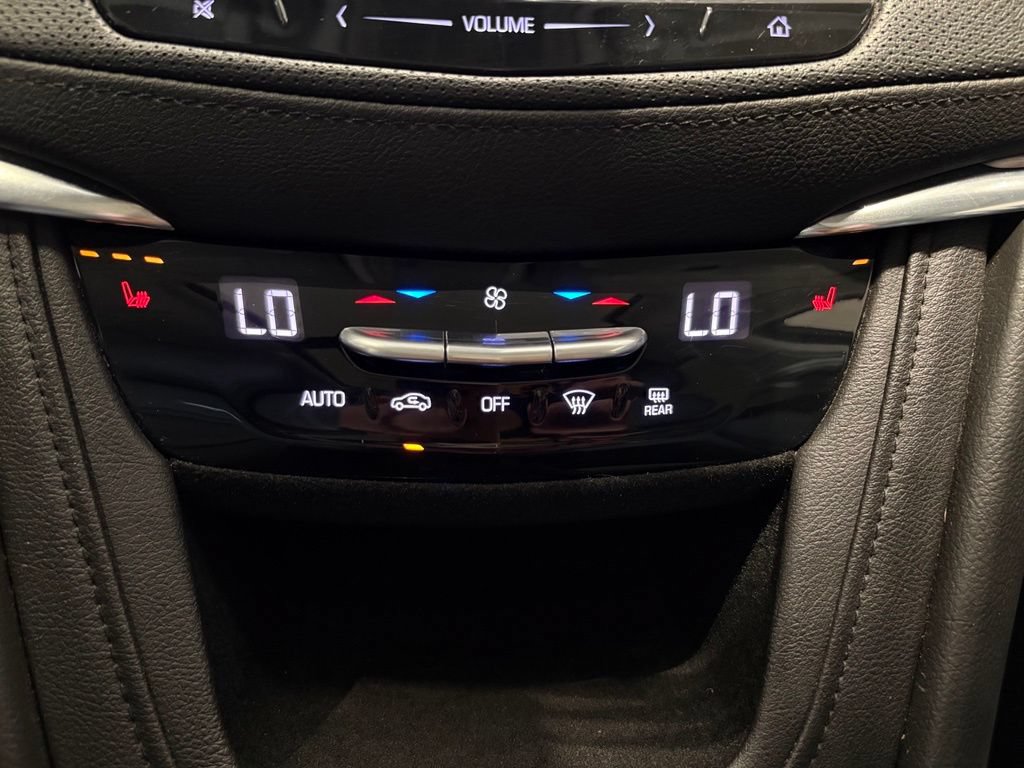 Used 2018 Cadillac XT5 Luxury w/ Driver Awareness Package AWD/4WD image 32