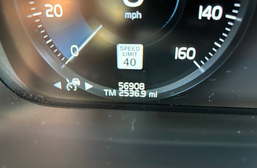Used 2021 Volvo XC90 T6 Momentum AWD/4WD image 8