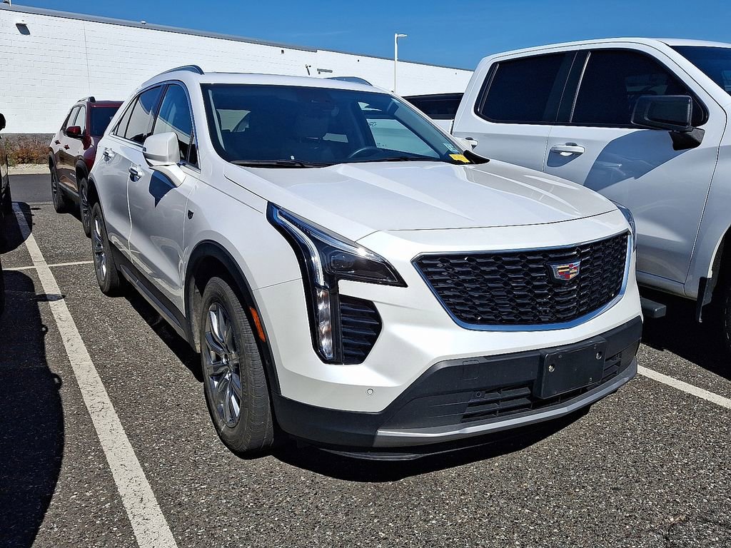 Used 2022 Cadillac XT4 Premium Luxury w/ Enhanced Visibility Package image 3
