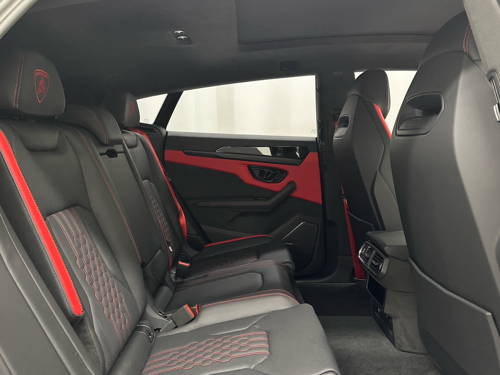 Used 2025 Lamborghini Urus SE image 21