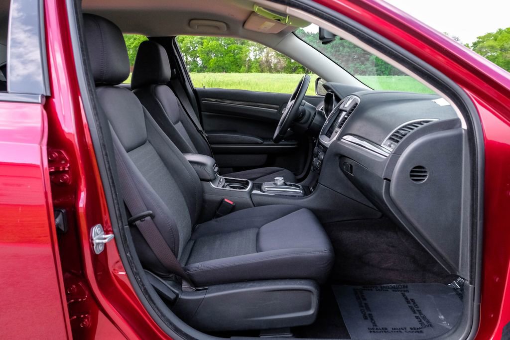 Used 2019 Chrysler 300 Touring w/ Sport Appearance Package image 36