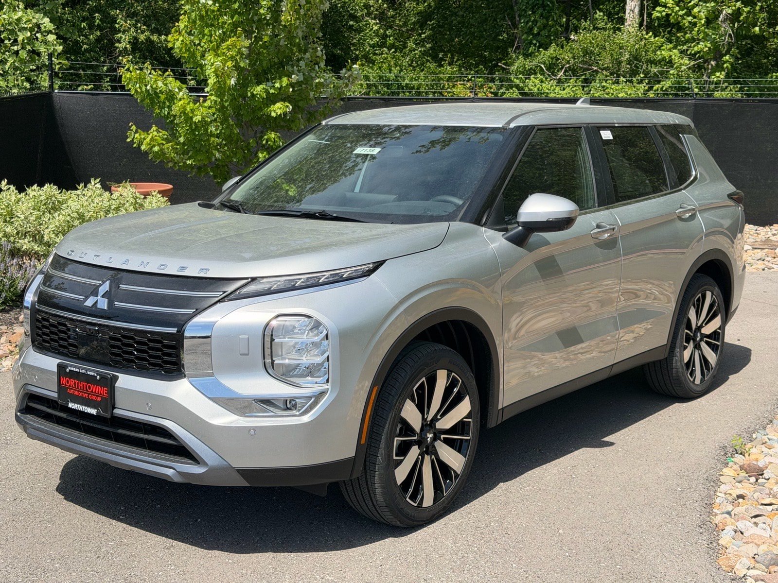 New 2026 Mitsubishi Outlander SE AWD/4WD image 1