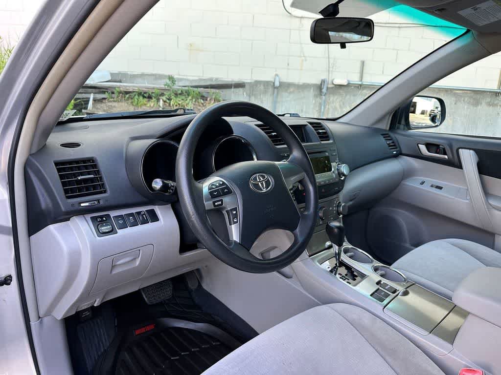Used 2011 Toyota Highlander 2WD w/ Tech Pkg video 2