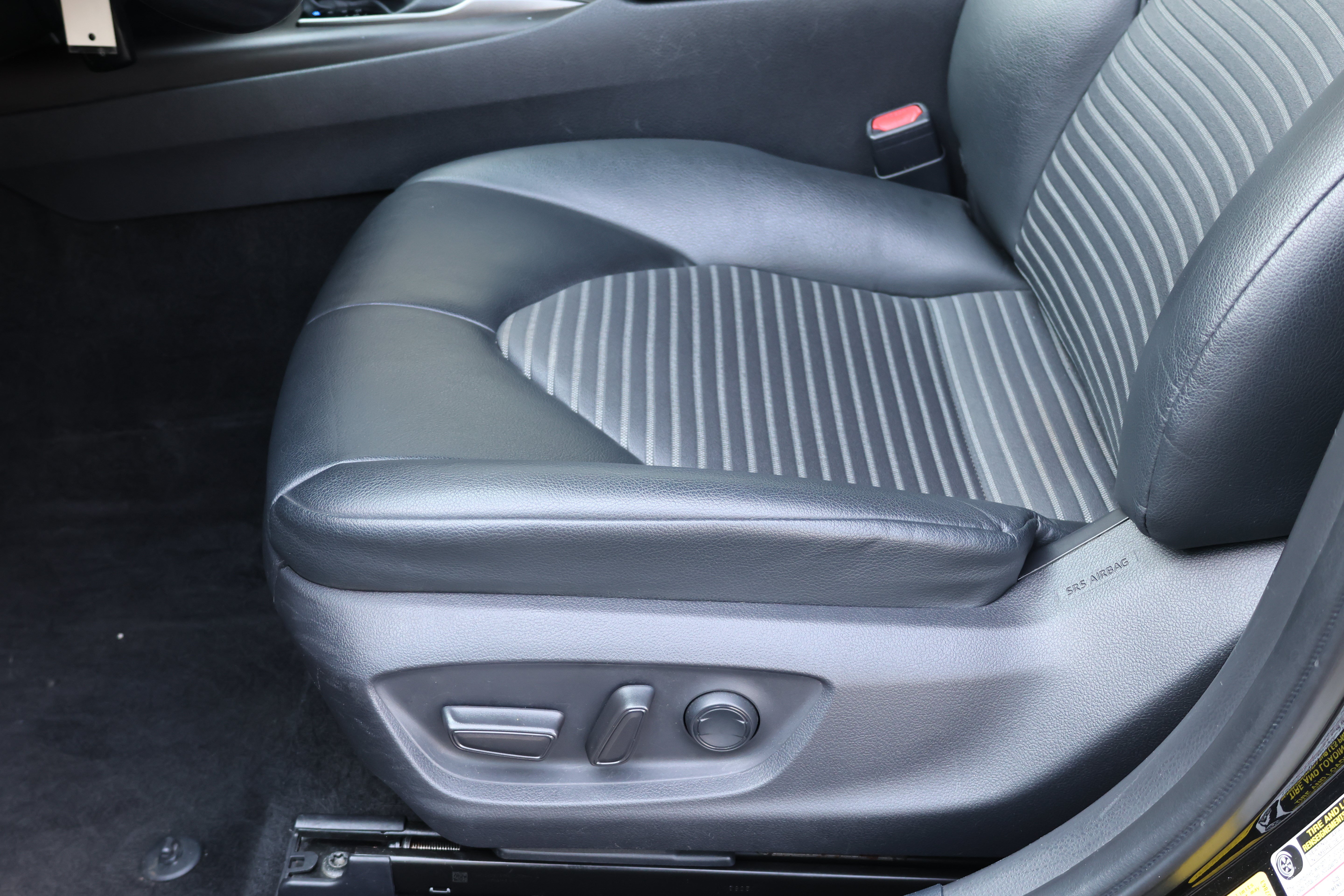 Used 2021 Toyota Camry SE FWD image 22
