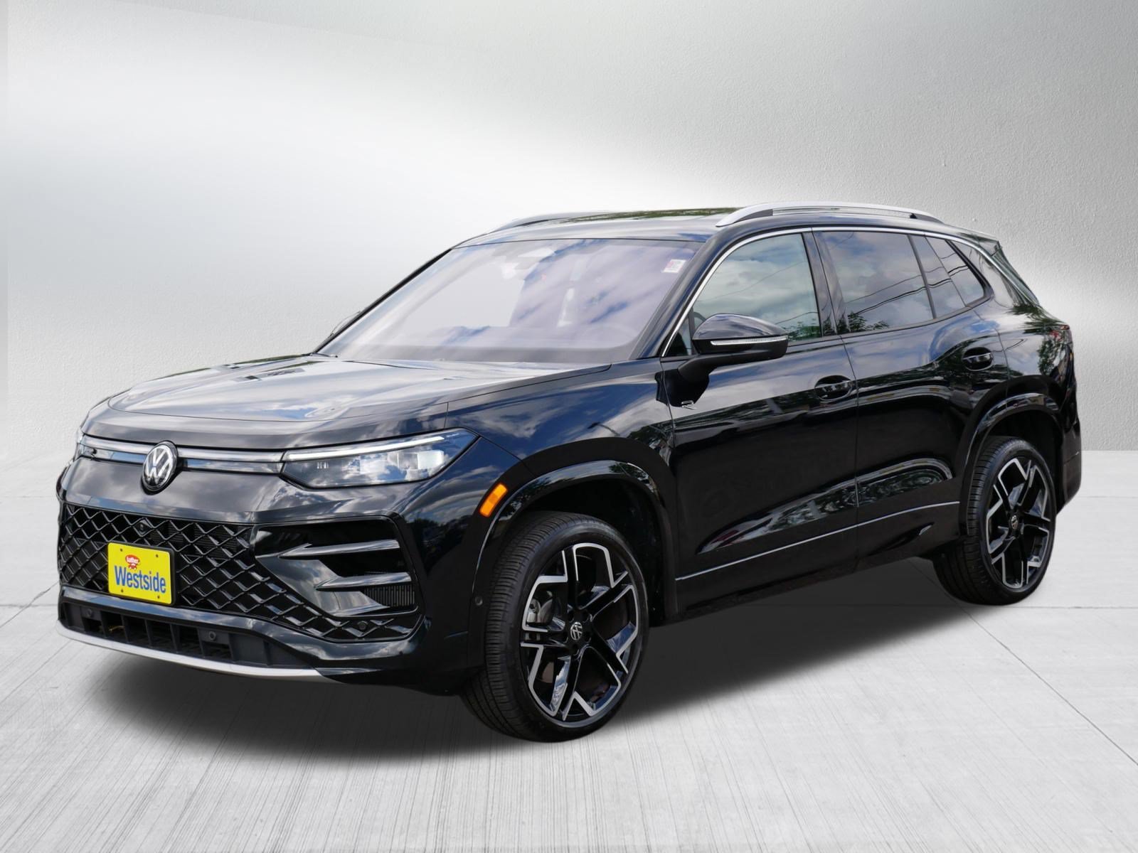 Certified 2026 Volkswagen Tiguan SEL R-Line AWD/4WD image 3