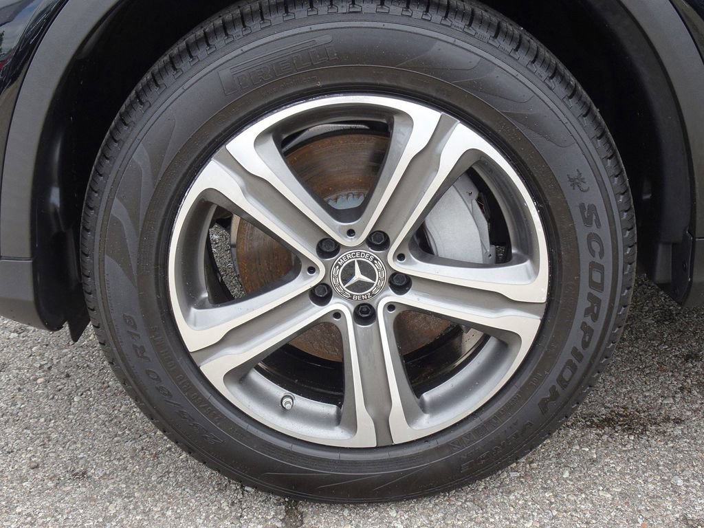 Used 2018 Mercedes-Benz GLC 300 4MATIC image 27