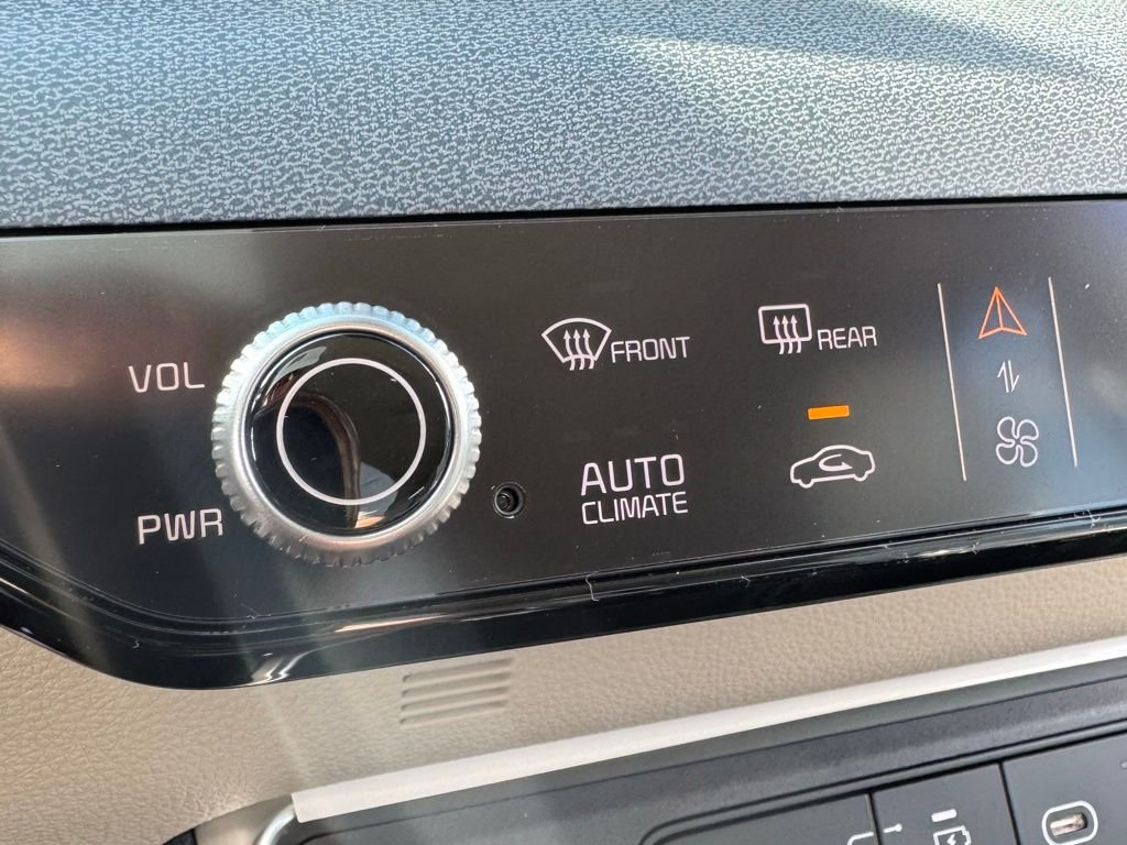 New 2026 Kia Carnival EX image 24