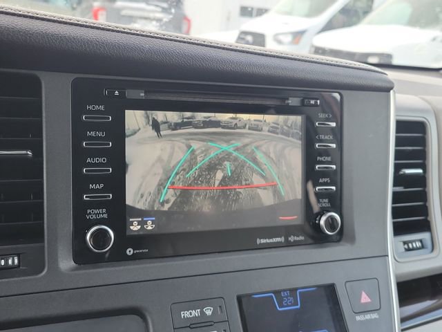 Used 2018 Toyota Sienna XLE image 18