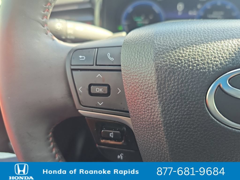 Used 2025 Toyota Camry XSE FWD image 25