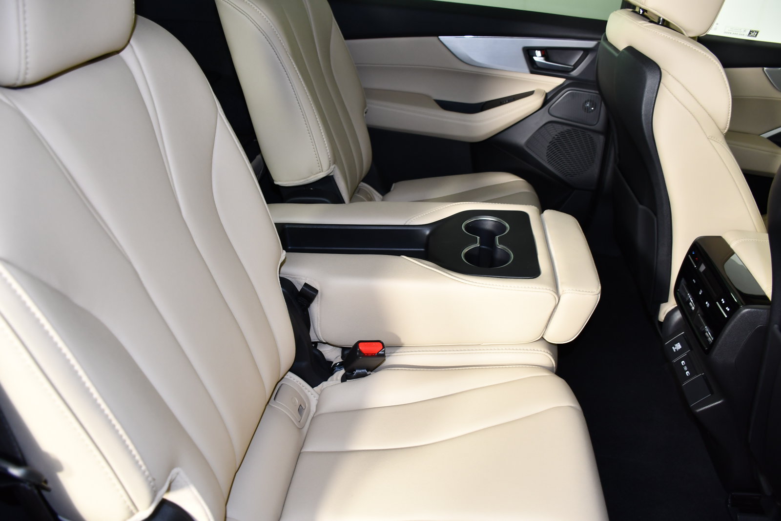 Certified 2025 Acura MDX SH-AWD image 45