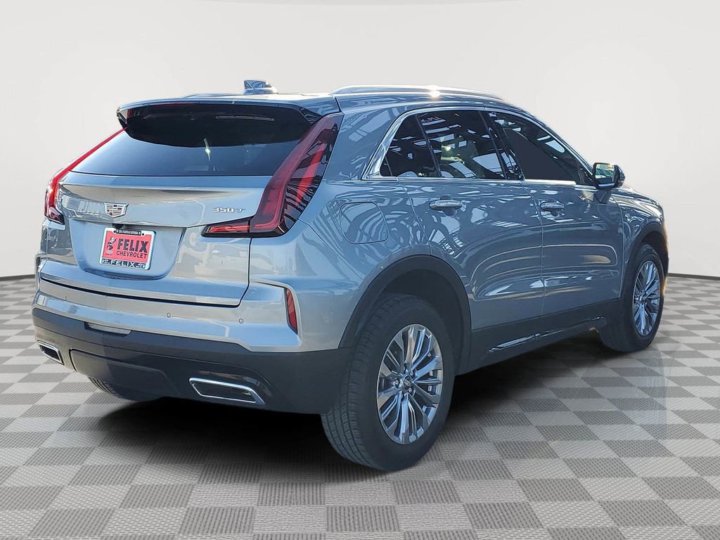 Used 2024 Cadillac XT4 Premium Luxury image 3