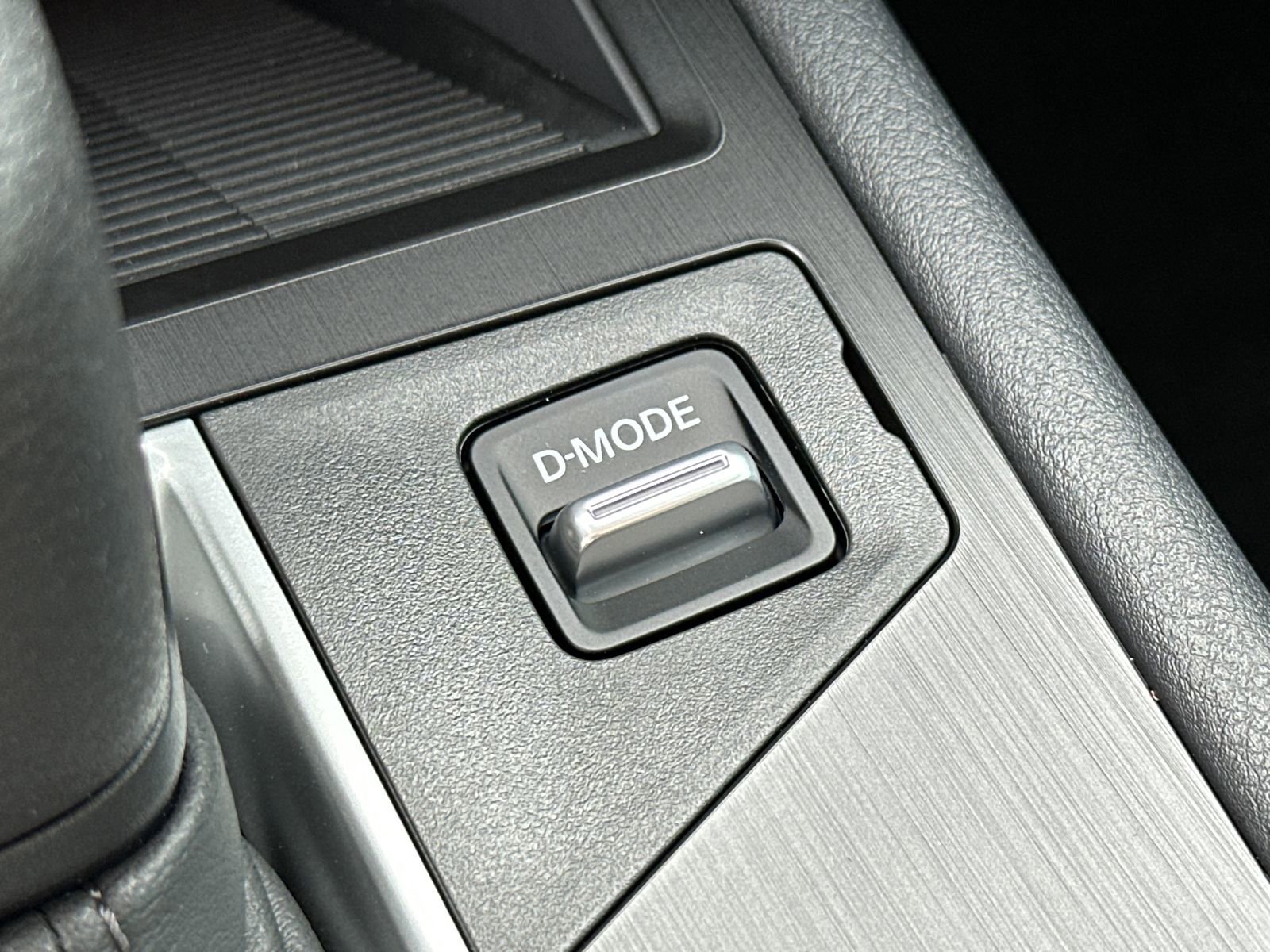 New 2026 Nissan Kicks S image 32